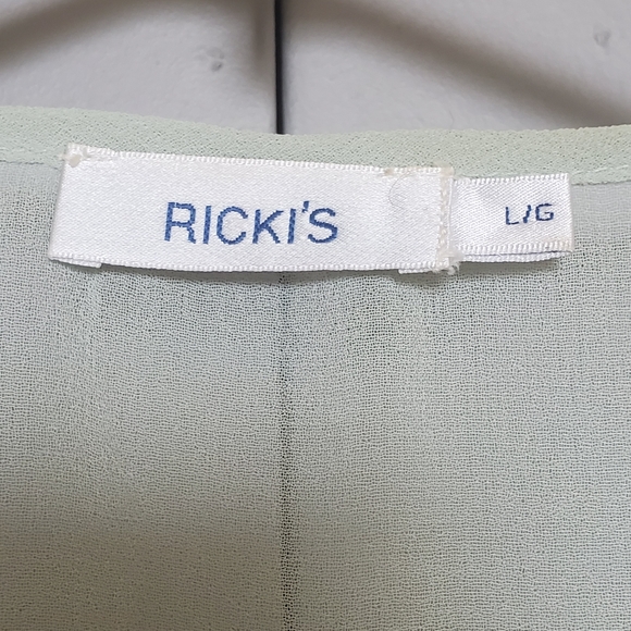 Short Sleeve Embellished Blouse - Picture 4 of 4